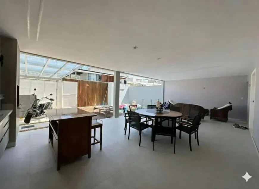 Furnished house with 4 bedrooms and an open-plan kitchen — photo 9