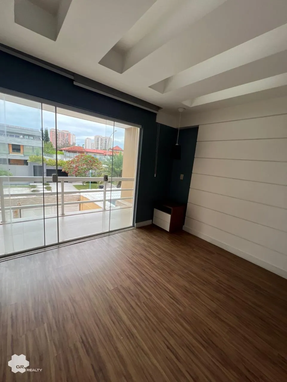 Condominium house with 5 bedrooms and open-plan kitchen — photo 5