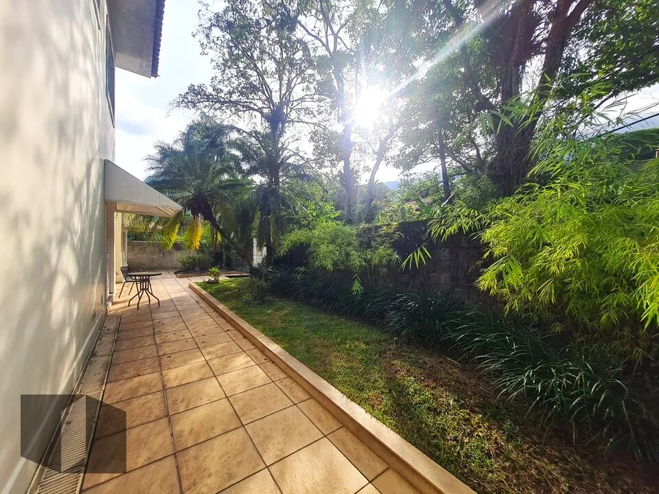 Unfurnished house with 5 bedrooms and 5 bathrooms — photo 16