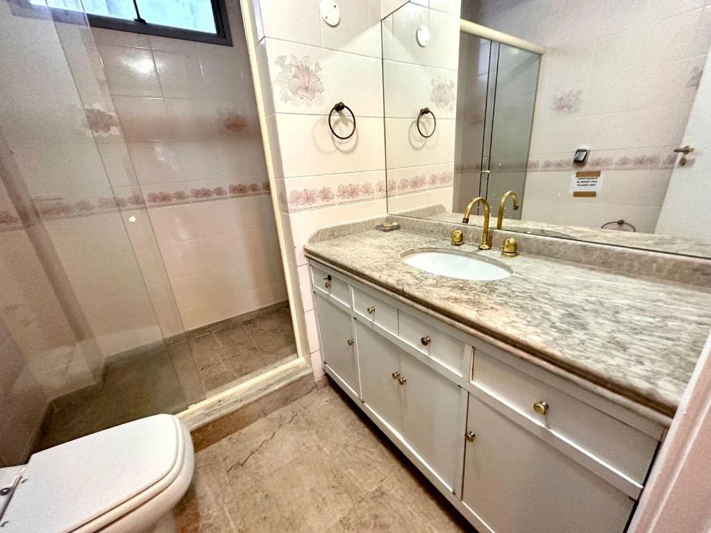 House with 5 bedrooms and 5 bathrooms — photo 37