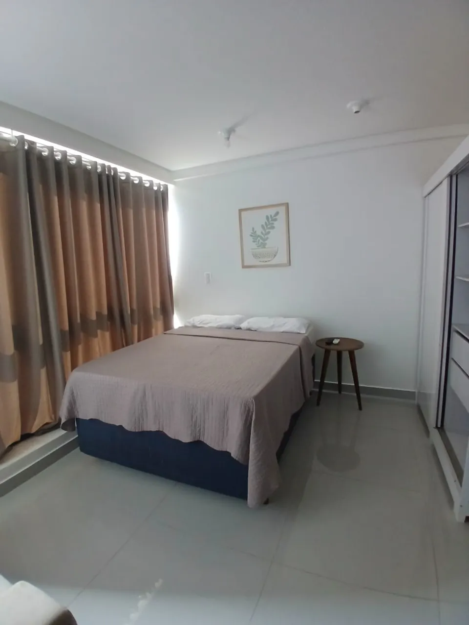 One-bedroom apartment in a building with a gym — photo 5