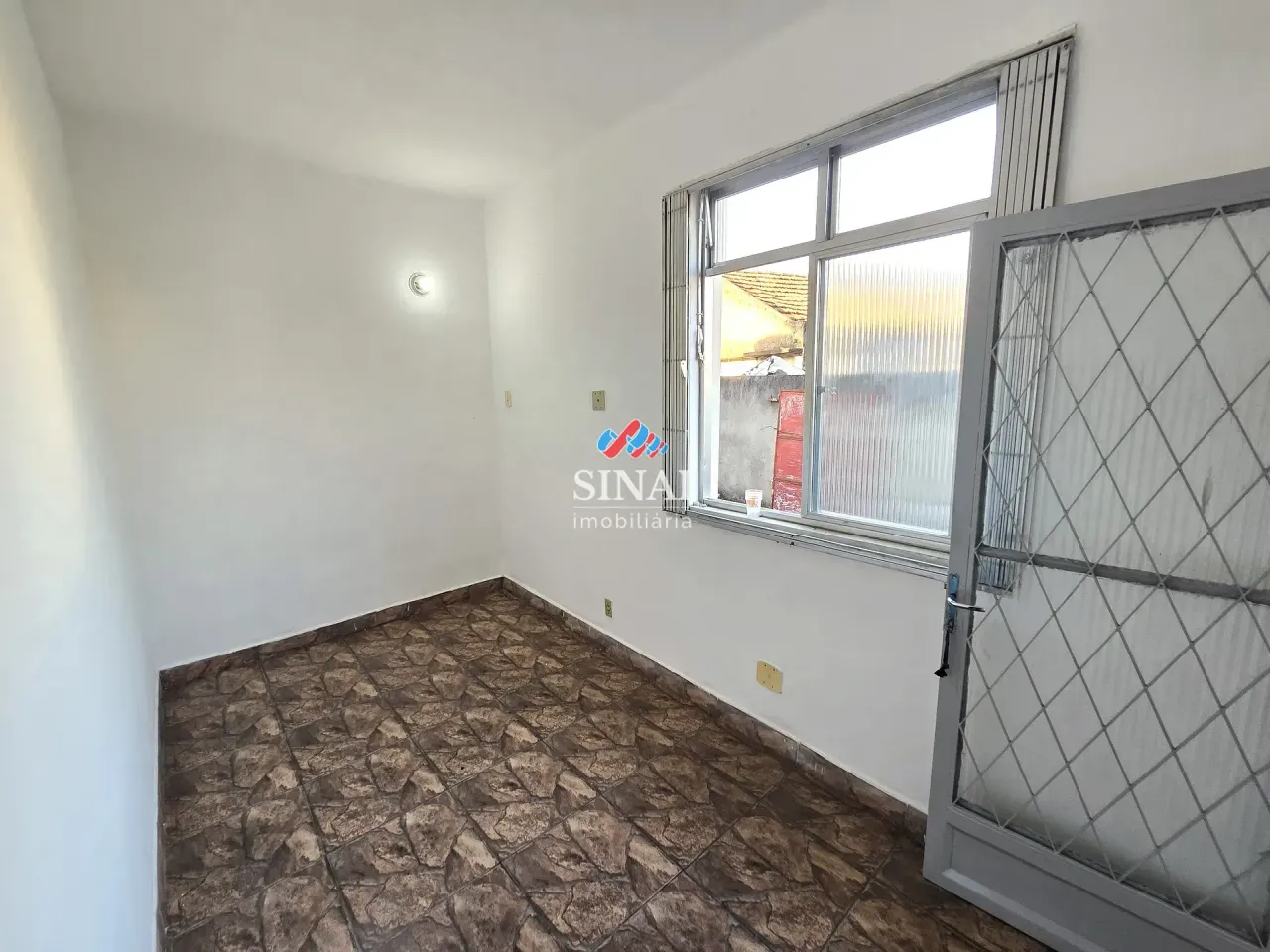 1-bedroom apartment with balcony and fitted kitchen cabinets — photo 13