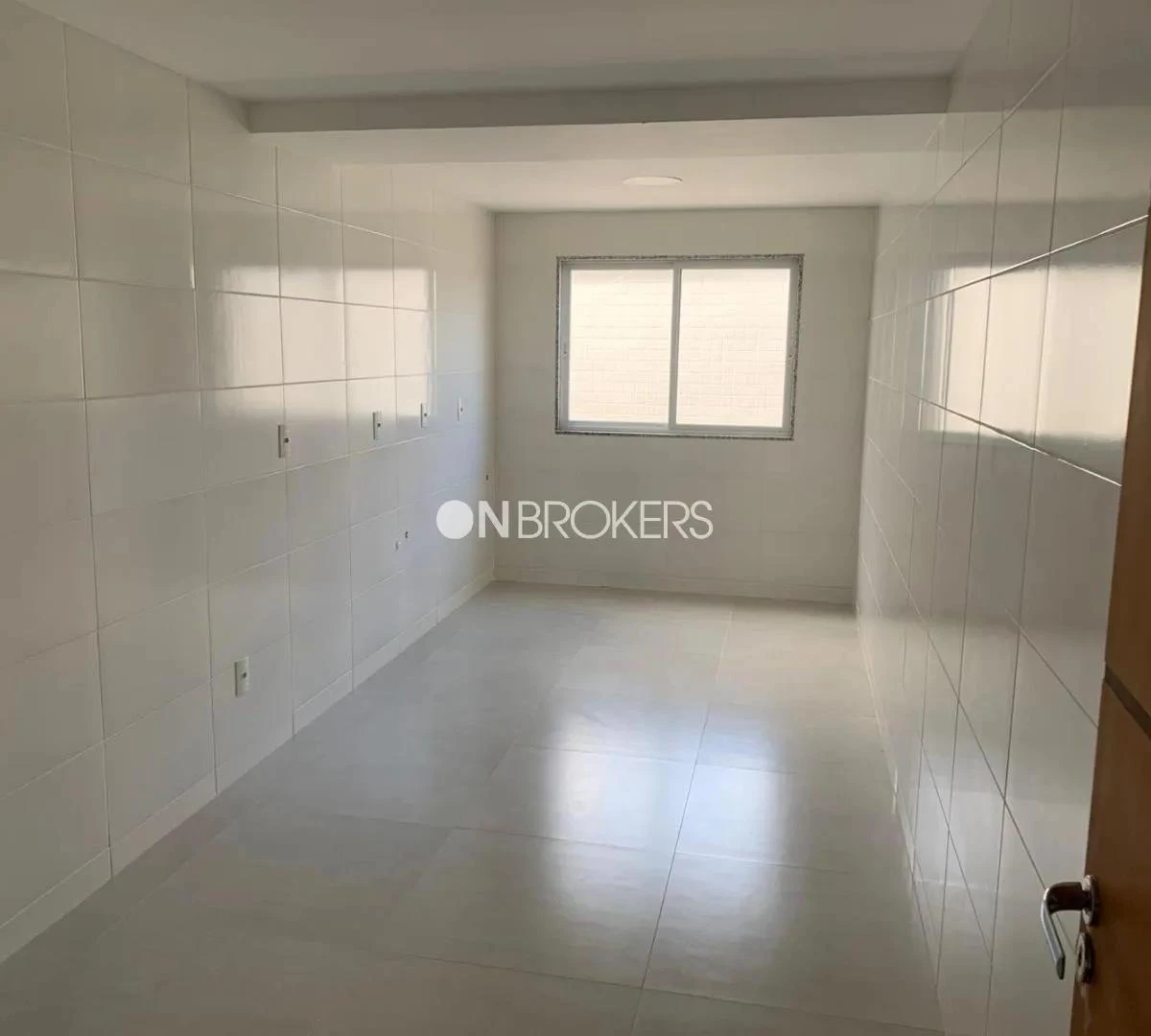 240 m² apartment with 4 en-suite bedrooms and balcony — photo 14
