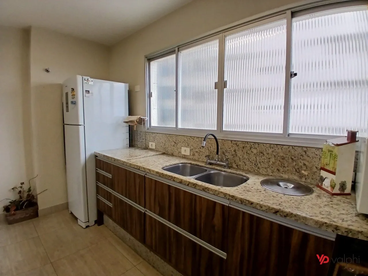 4-bedroom apartment with a walk-in closet in Curitiba — photo 32