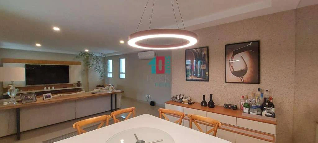 Furnished apartment with 3 en-suite bedrooms and 2 spots — photo 12