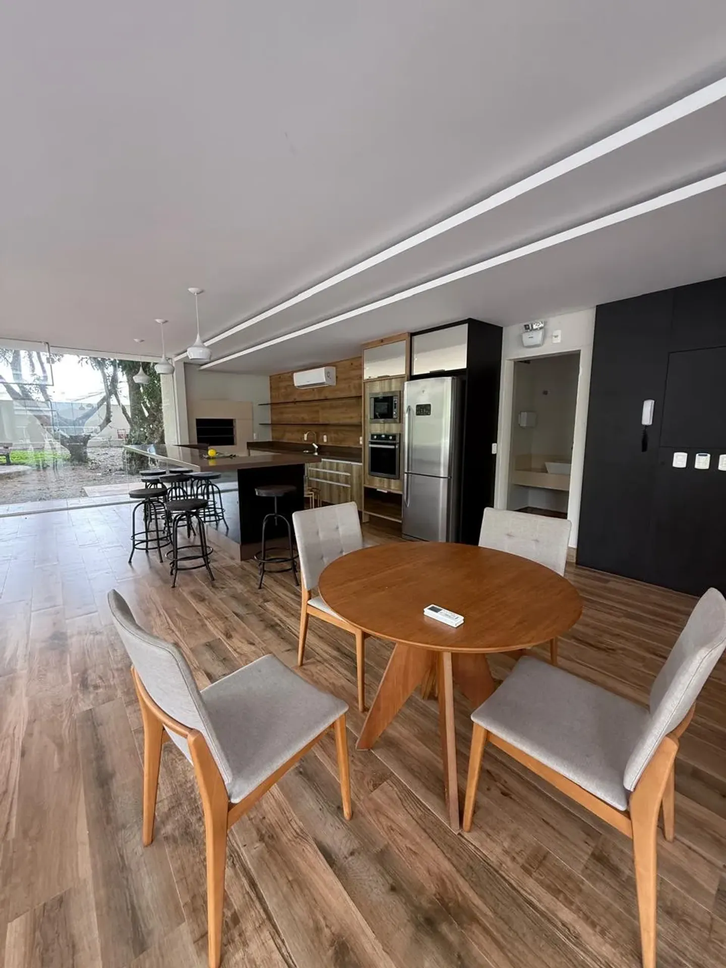 Furnished house, 263 m², with a water view — photo 2