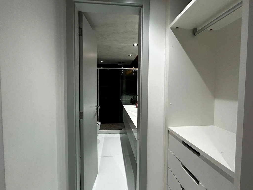 Furnished 1-bedroom apartment with 1 bathroom — photo 10