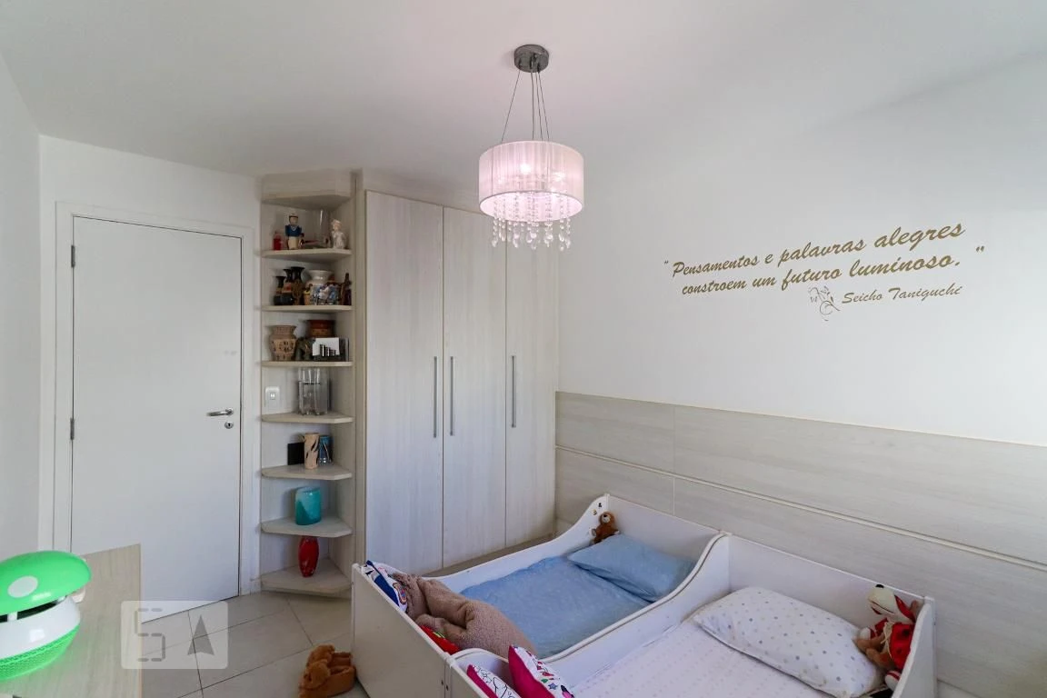 Rental apartment with 4 bedrooms and a glassed-in balcony — photo 20