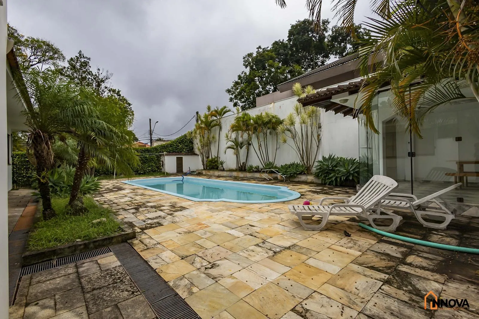 House with 5 bedrooms, 10 bathrooms, 5 parking spaces — photo 42