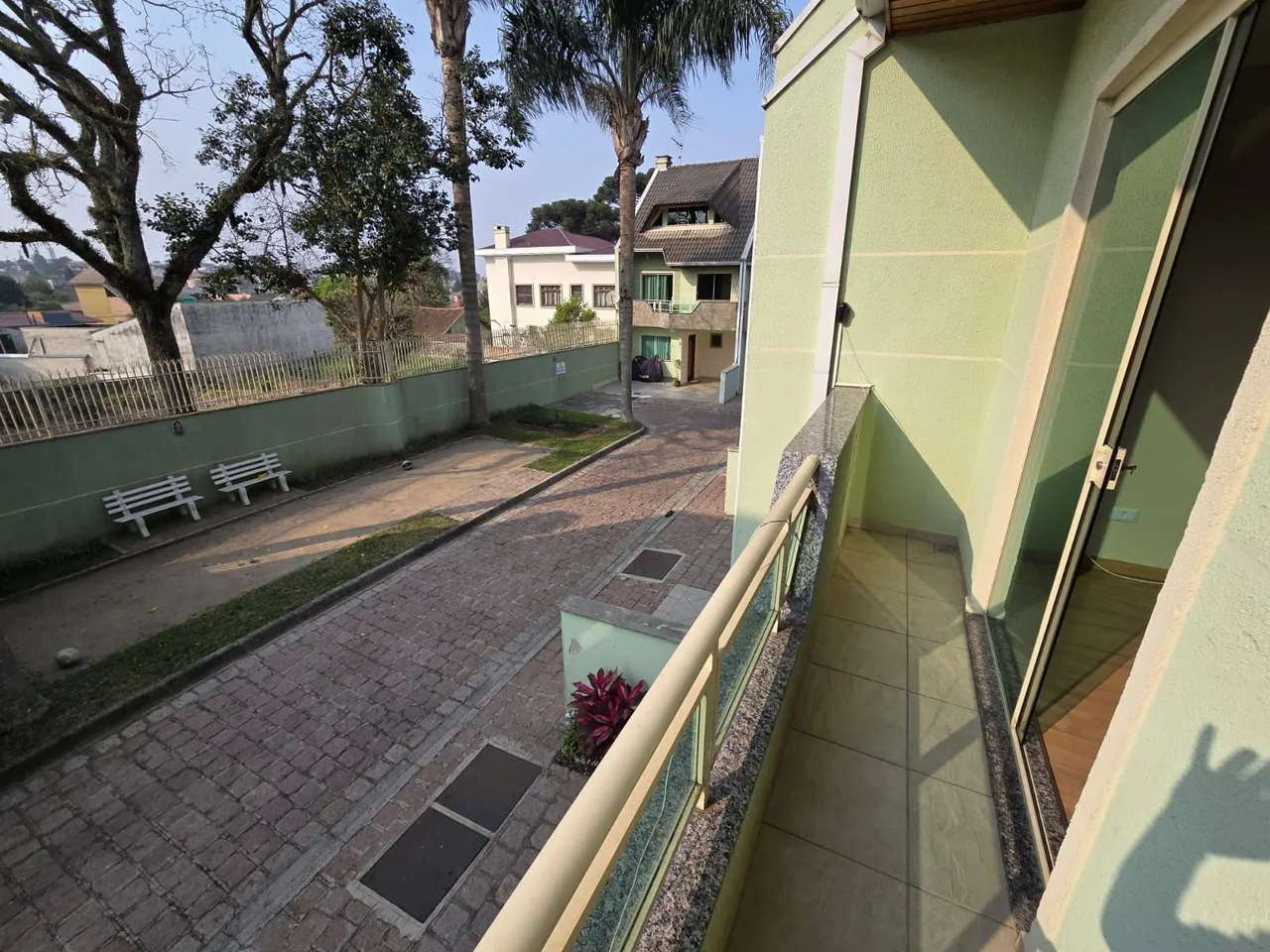 4-bedroom house with wood or laminate floors in Curitiba — photo 14