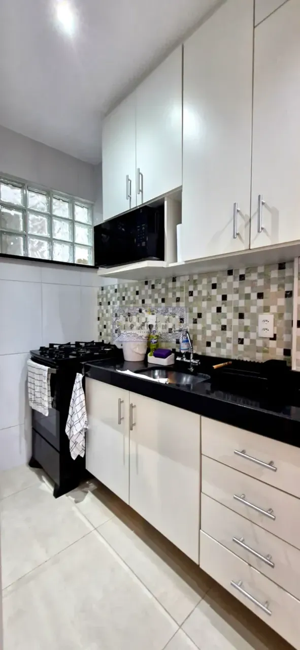 Furnished 1-bedroom apartment with a glassed-in balcony — photo 9