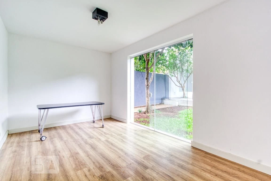 House with 3 bedrooms and 4 bathrooms with a closed kitchen — photo 52