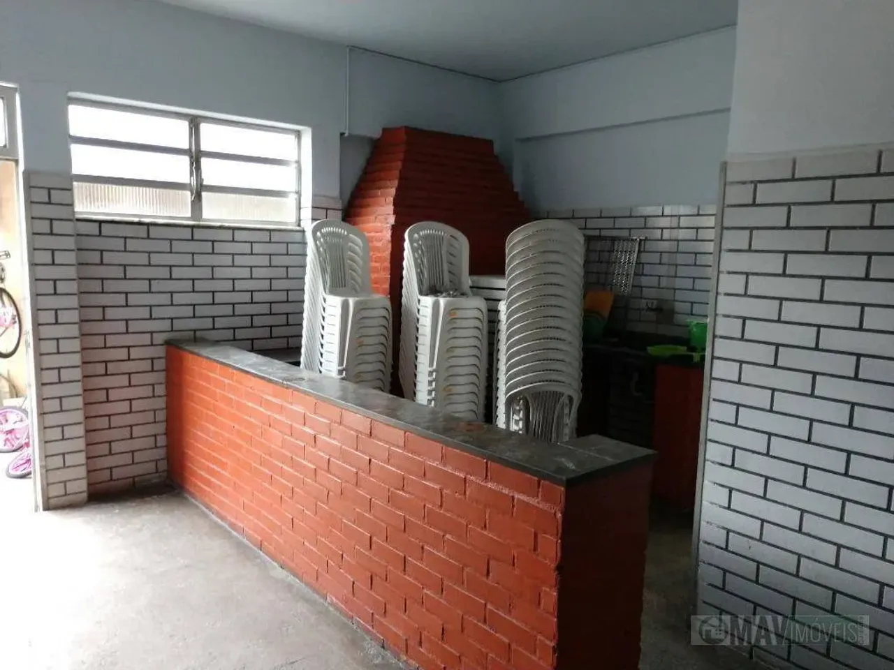 1-bedroom apartment with a laundry area — photo 13