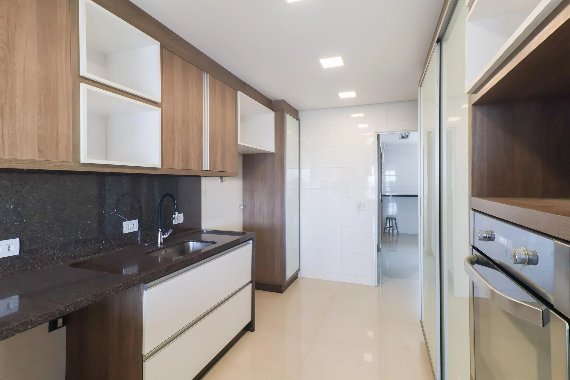 Furnished apartment, 266 m², with a bathtub — photo 25