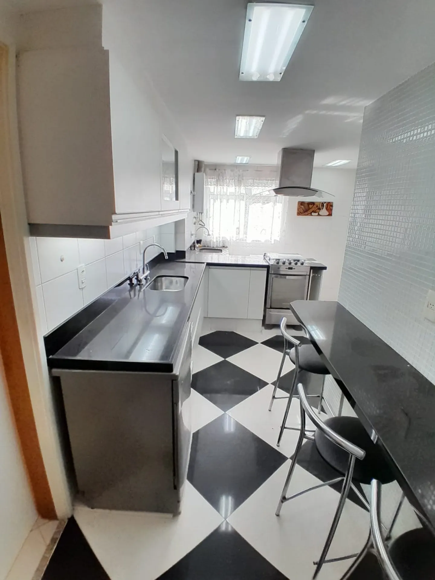 Apartment with 4 bedrooms, 3 bathrooms and built-in storage — photo 30