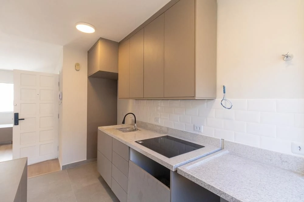 2-bedroom apartment with wood or laminate floors in Curitiba — photo 5
