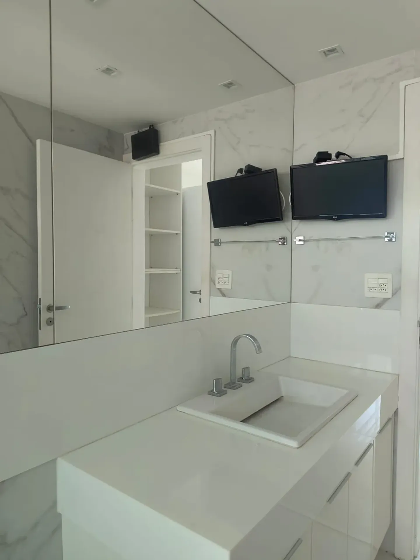 Rooftop apartment with 3 bedrooms and 1 bathroom — photo 43
