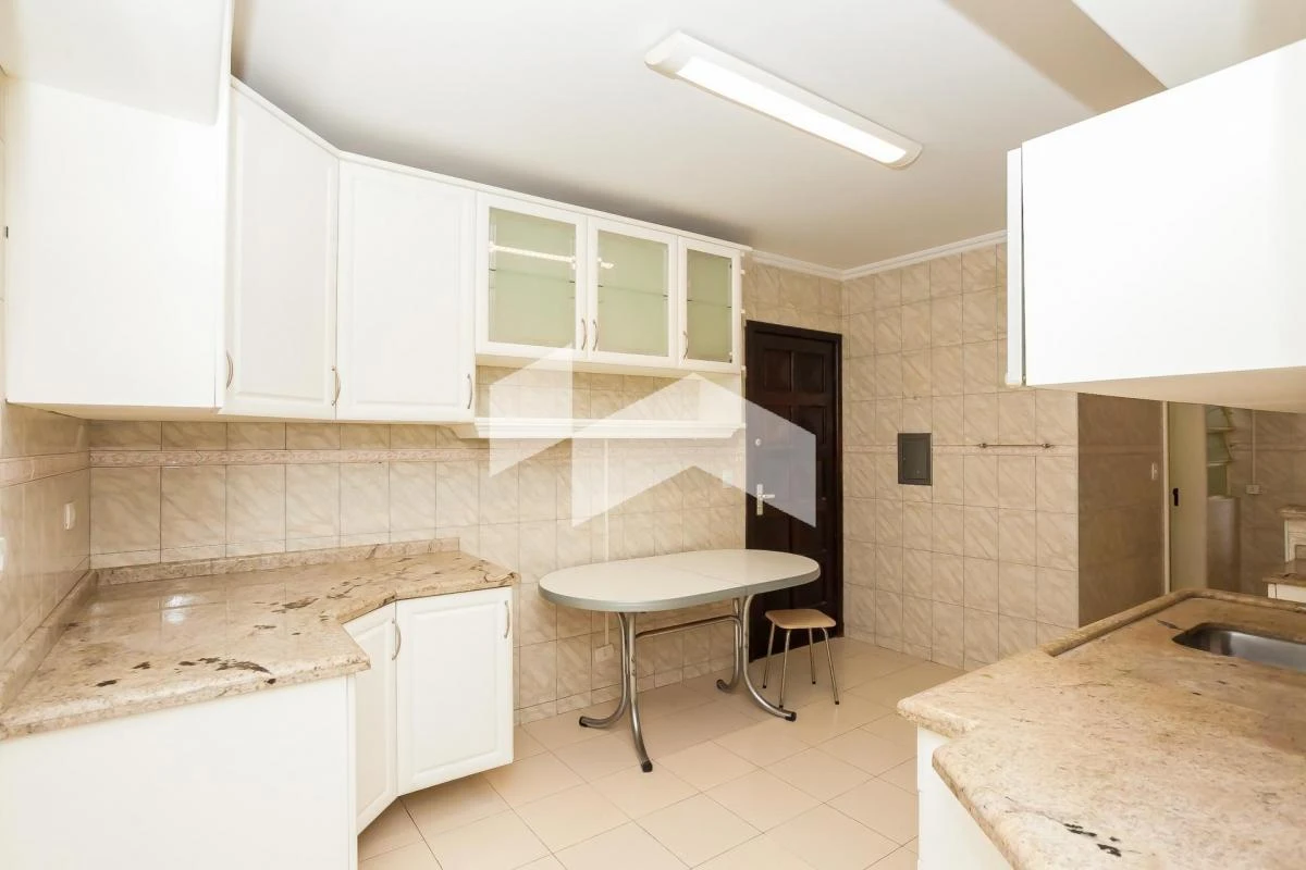 Apartment, 152 m², with wood or laminate floors — photo 2
