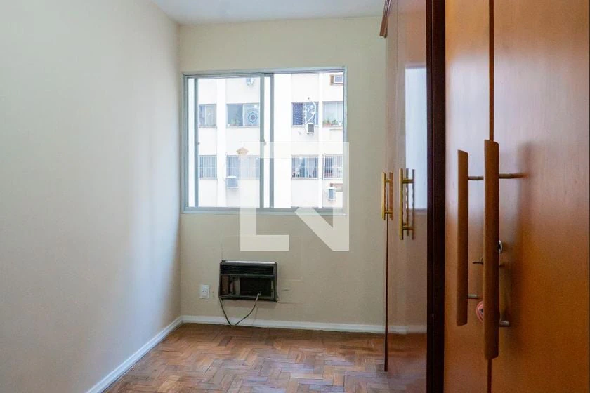 3-bedroom apartment in a building with a pool — photo 8