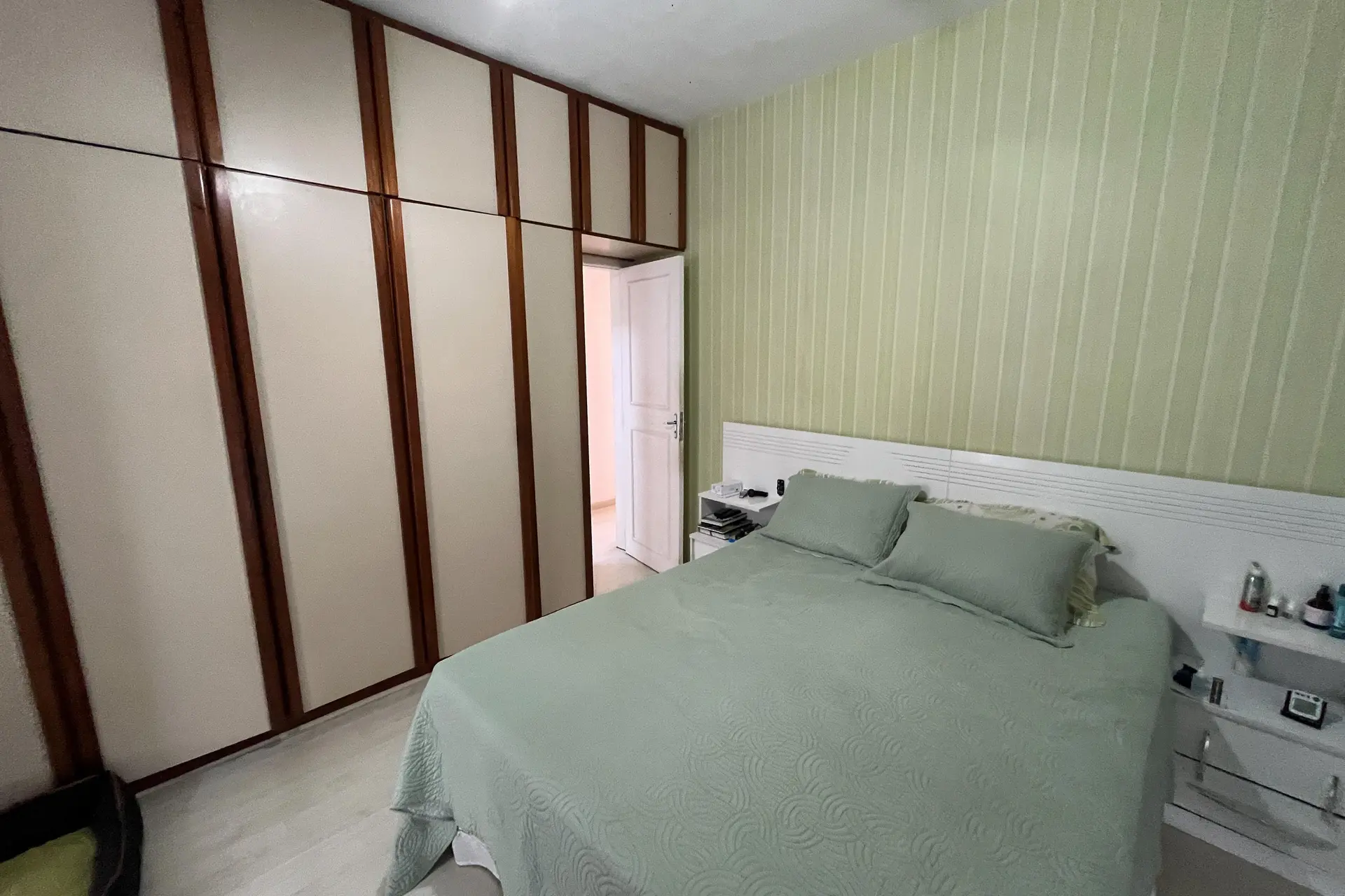 Glass-enclosed balcony in a 3-bedroom apartment, 131 m² — photo 29