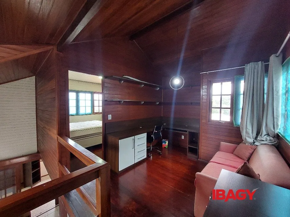 2-bedroom house with a mountain view in Florianópolis — photo 7
