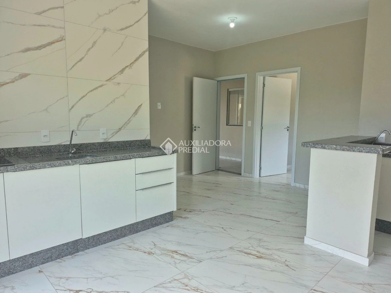 Mountain view in a one-bedroom apartment, 35 m²