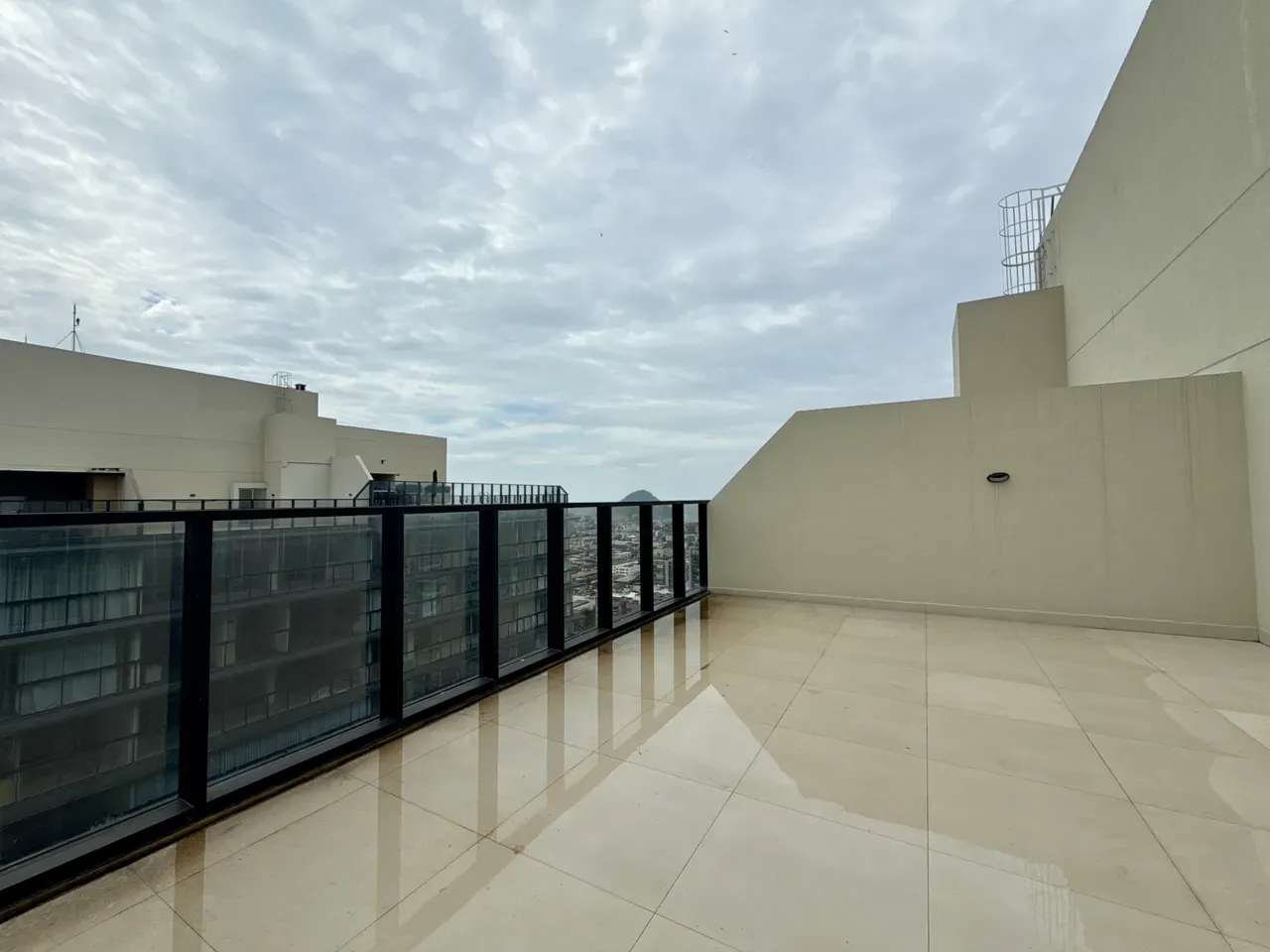 2-bedroom apartment with a water view — photo 21