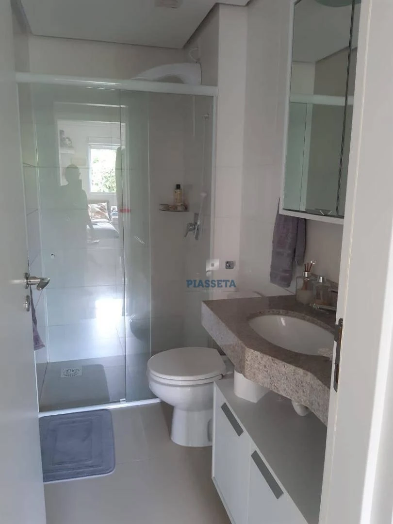 3-bedroom apartment in a building with a pool — photo 11