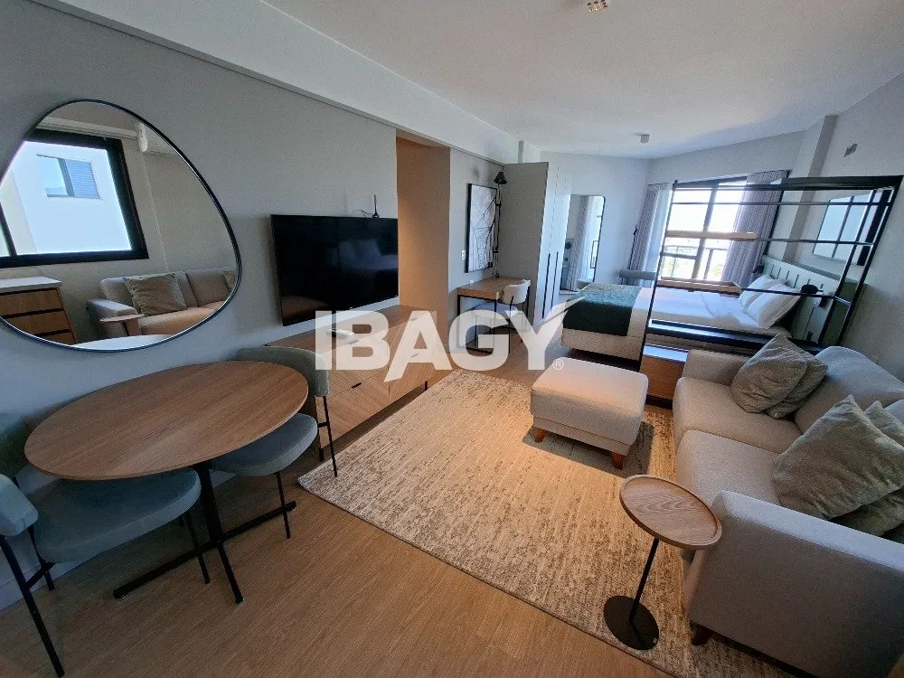 Studio with a glassed-in balcony and open-plan kitchen — photo 38