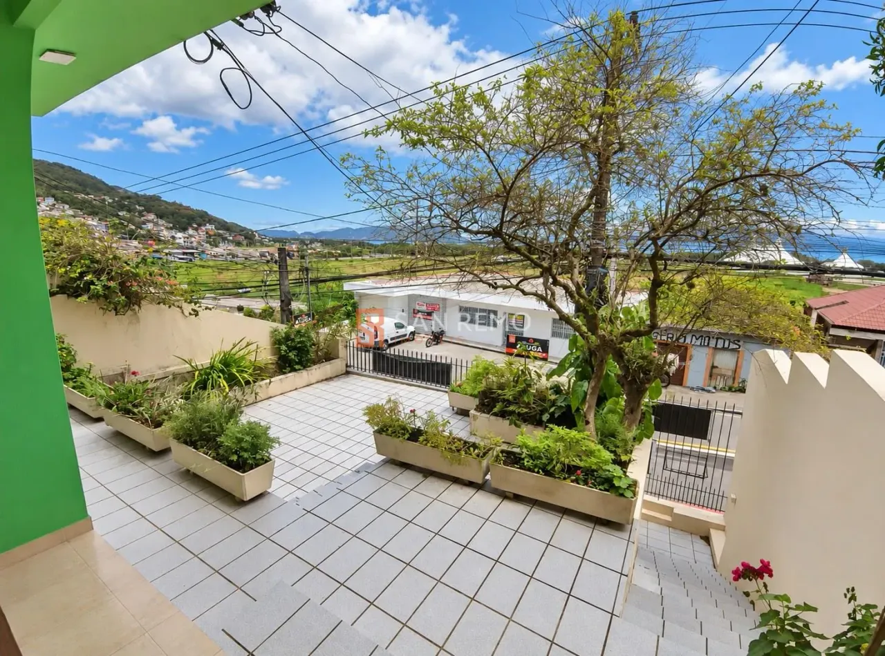 145 m² house with a grill on the balcony and a home office — photo 13