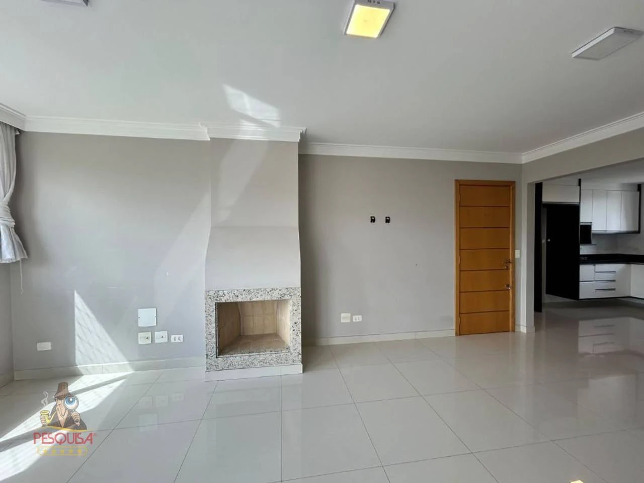 4-bedroom apartment with a bathtub — photo 10