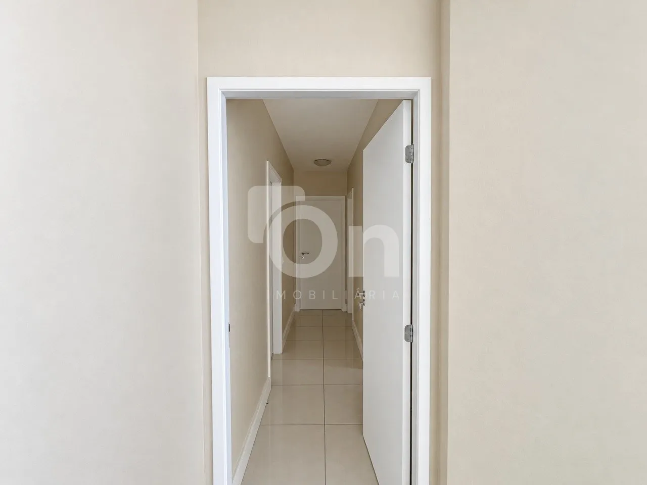 Bathtub in a 4-bedroom apartment, 178 m² — photo 15