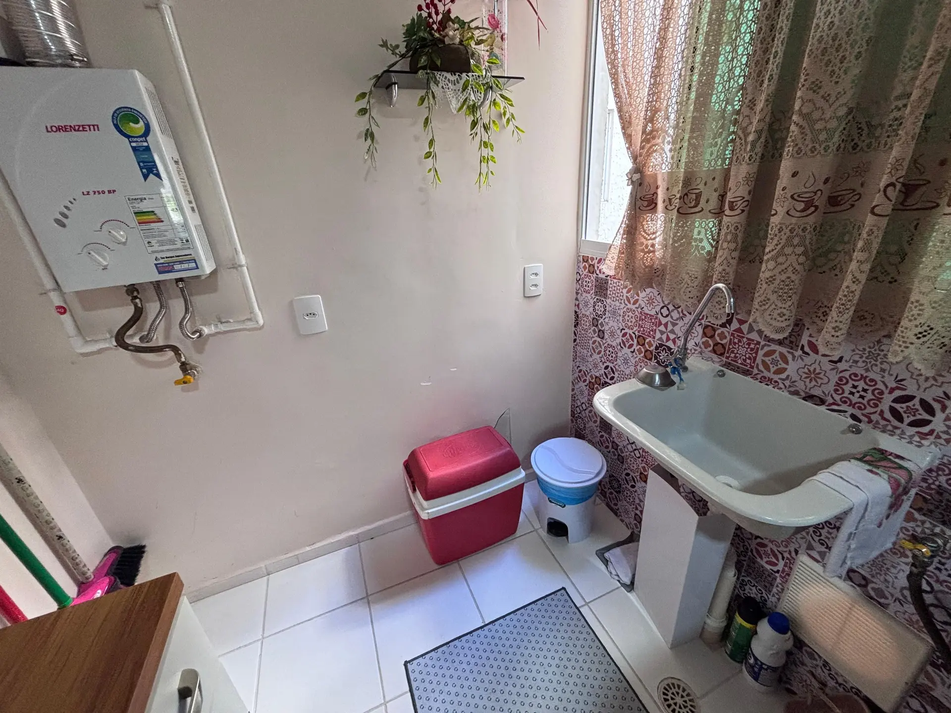 Furnished 2-bedroom apartment with open-plan gas kitchen — photo 14