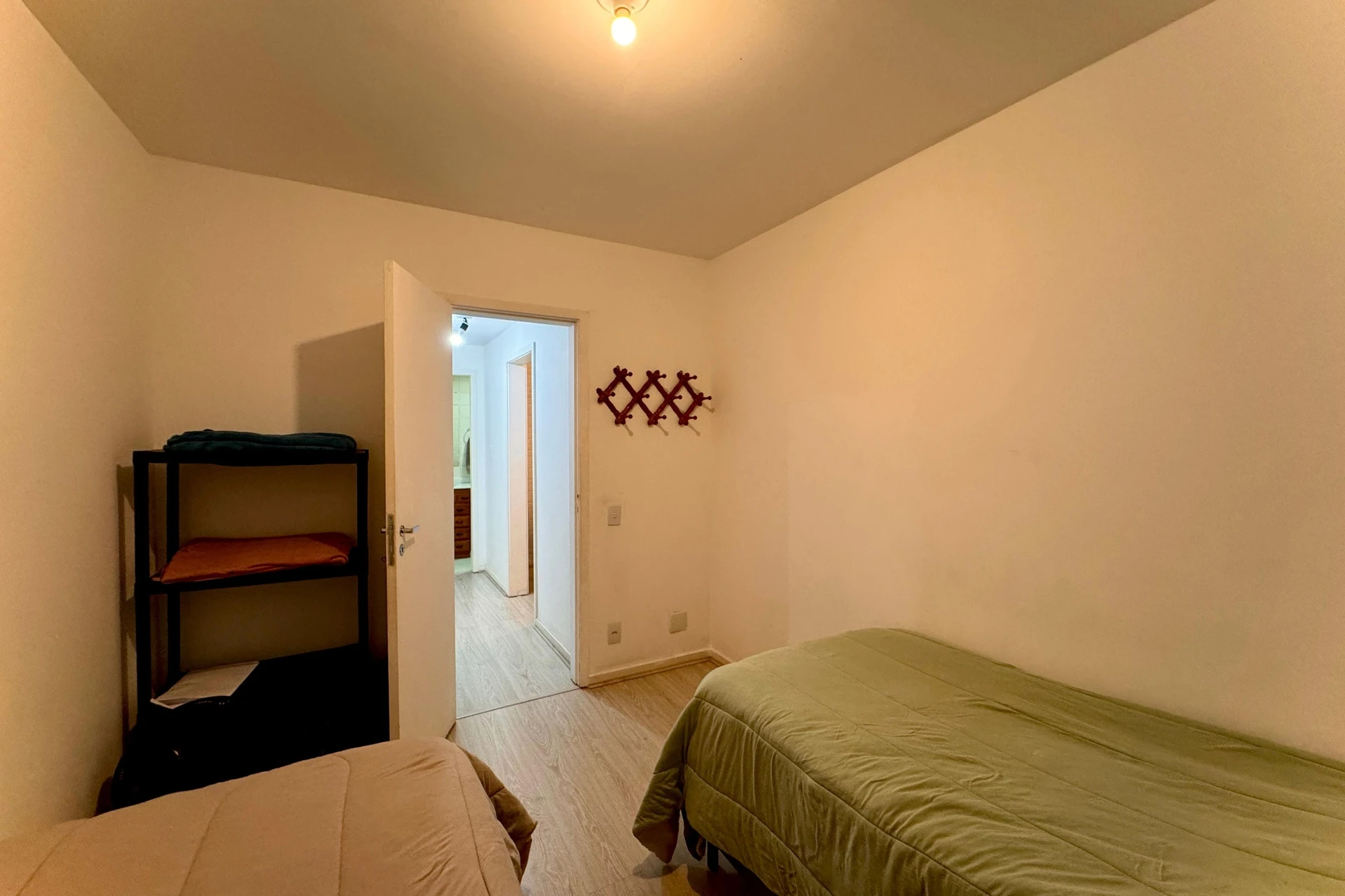 Furnished apartment, 96 m², with a glass-enclosed balcony — photo 9