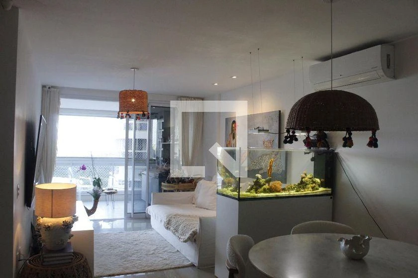 Furnished apartment, 115 m², with a glass-enclosed balcony