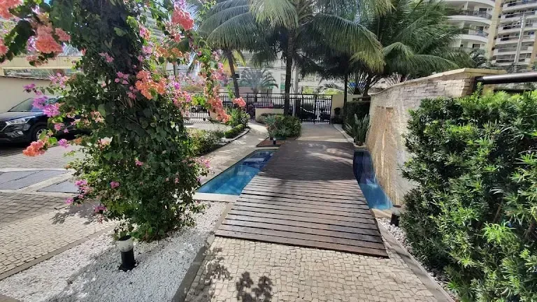 Apartamento com 2 quartos, 2 banheiros e varanda com vidro — photo 9