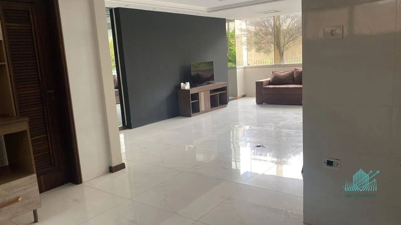4-bedroom apartment with enclosed glass balcony
