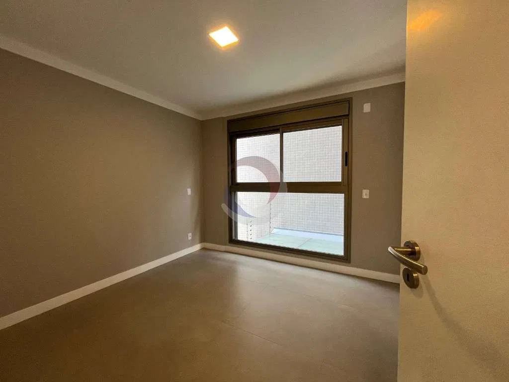 3-bedroom apartment with en-suites and integrated kitchen