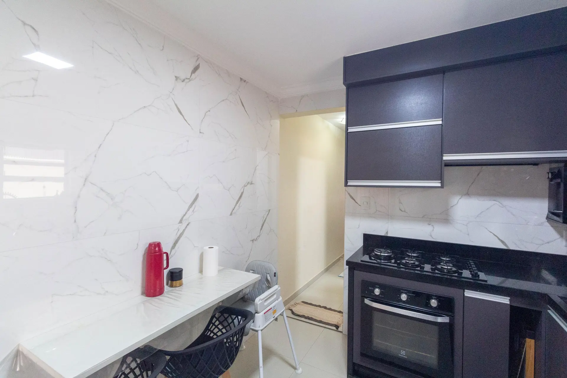 Balcony with a grill in a 2-bedroom house, 80 m² — photo 10