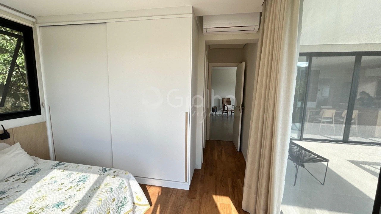 Furnished house, 158 m², with floor-to-ceiling windows — photo 18