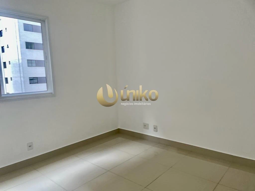 Glass-enclosed balcony in a one-bedroom apartment, 52 m² — photo 12