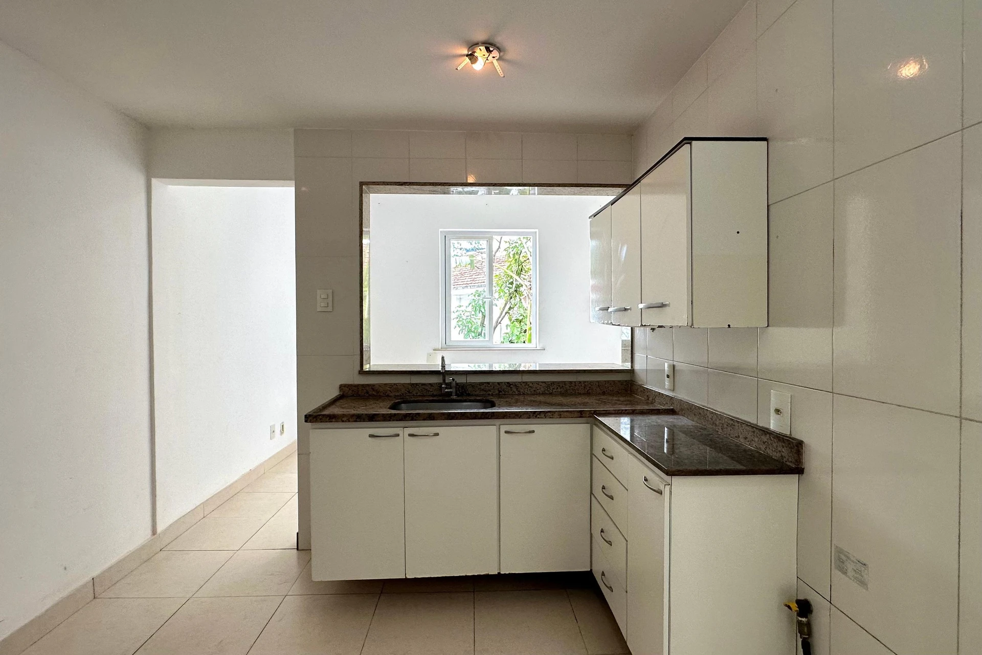 2-bedroom apartment with a mountain view in Rio de Janeiro — photo 20