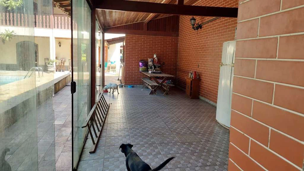 House with 3 bedrooms and a private BBQ area — photo 4