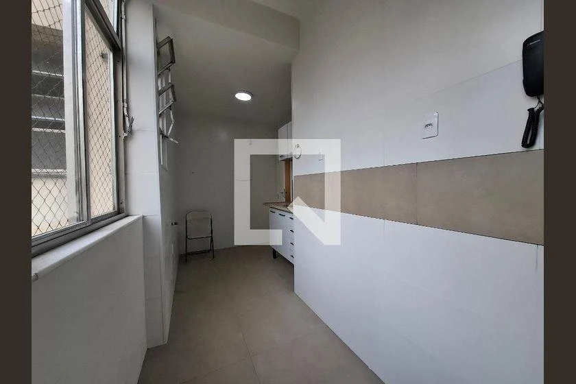 Wood or laminate floors in a 2-bedroom apartment, 68 m² — photo 14