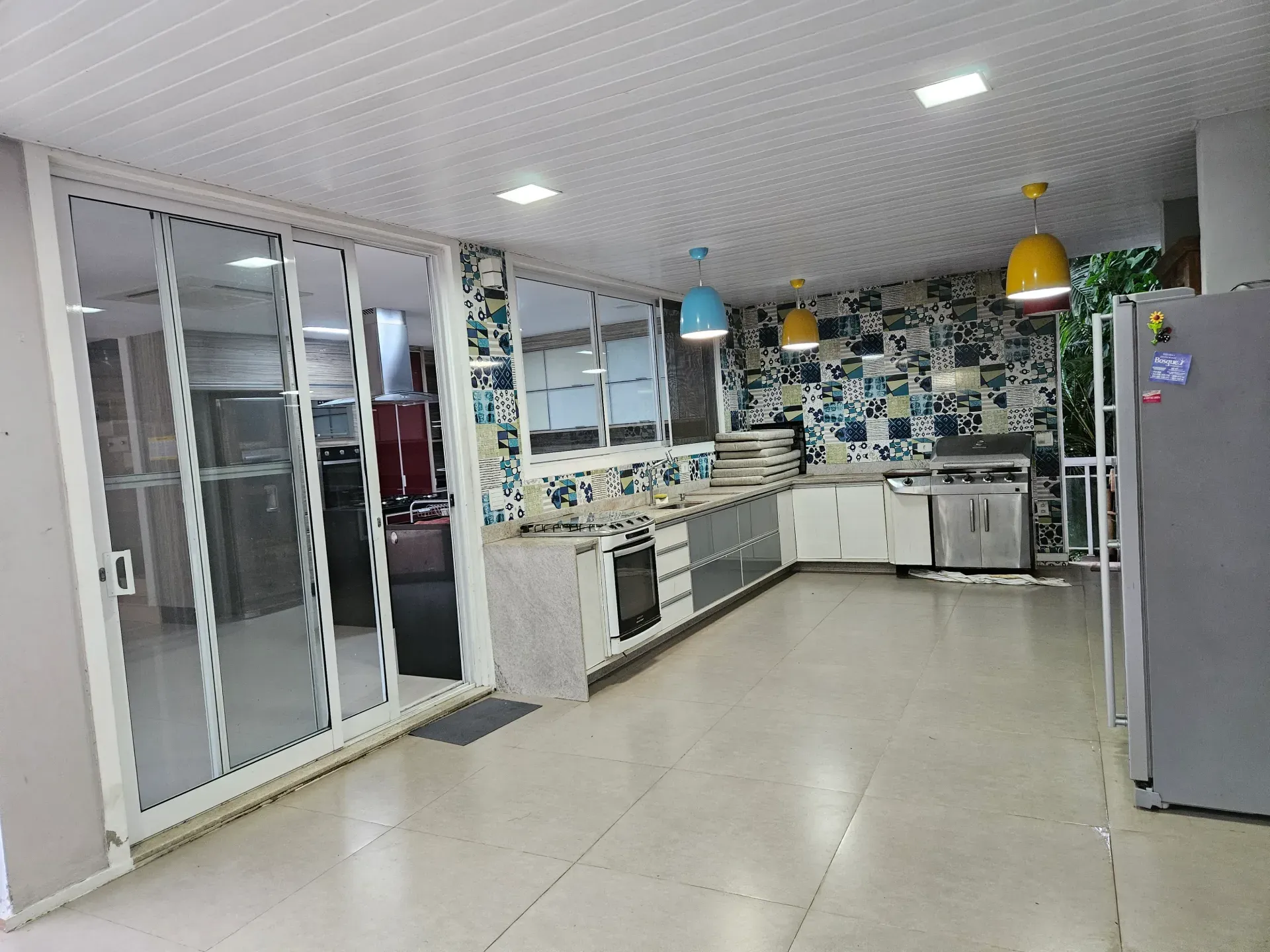 6 quartos e janelas do piso ao teto: casa de 504 m² — photo 31