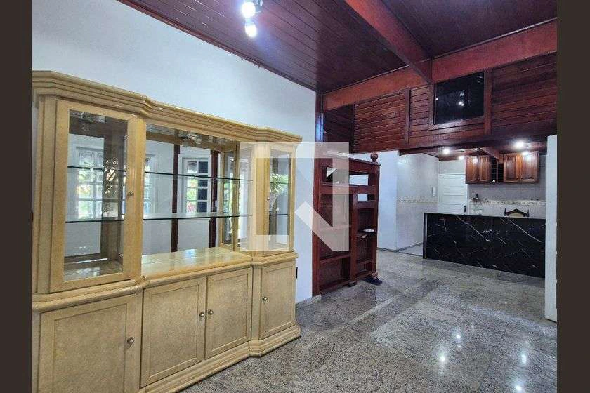 Unfurnished house with 4 bedrooms and 940 m²