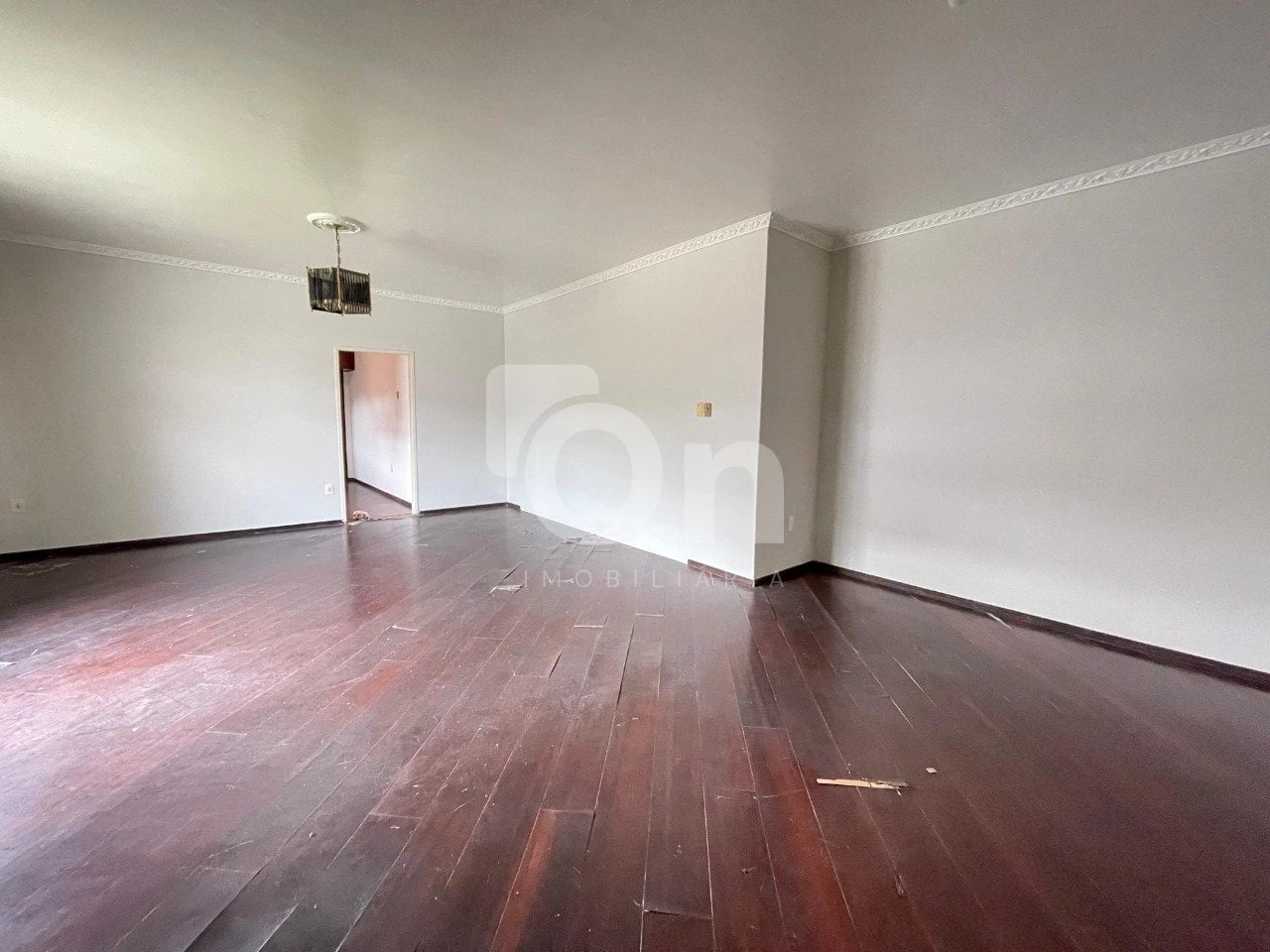 Wood or laminate floors in a one-bedroom house, 60 m² — photo 8