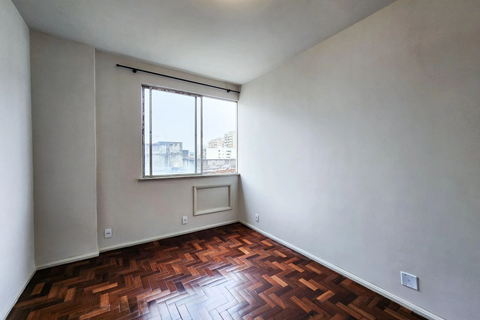 2-bedroom apartment in a building with a pool — photo 40