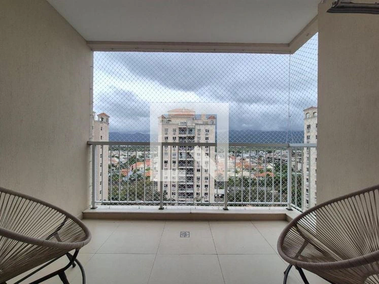 Apartamento, 74 m², com varanda envidraçada