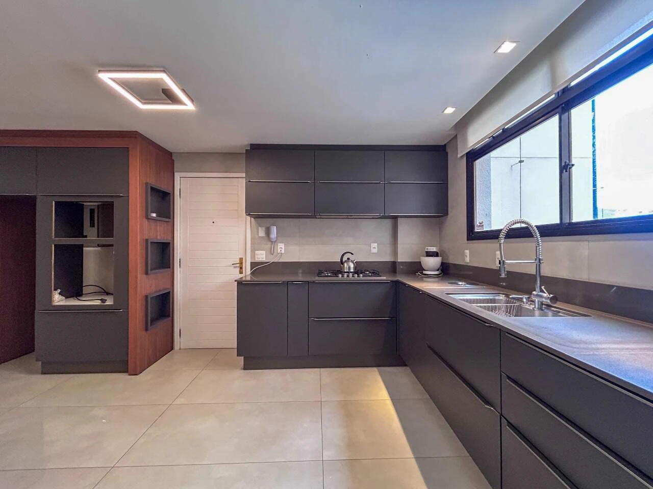 3-bedroom apartment with a home office — photo 9